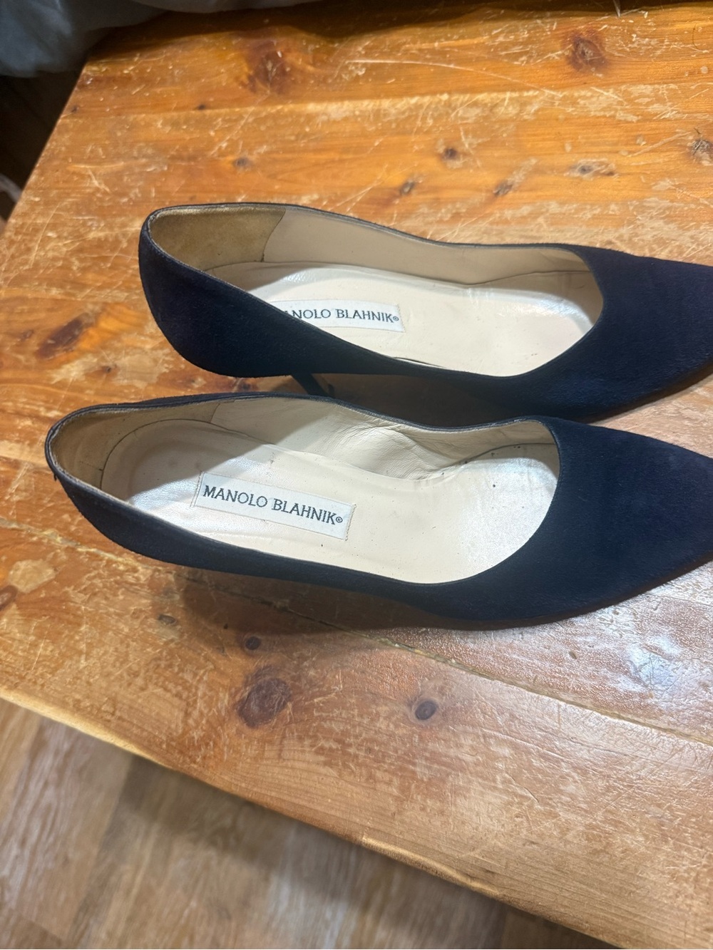 *Unauthenticated* Manolo Blahnik Navy Suede Pointed Toe Pumps